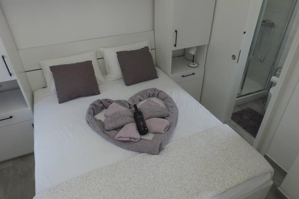 Apartment In Park Forest Soline Near The Sea Pjescana Uvala Exterior foto
