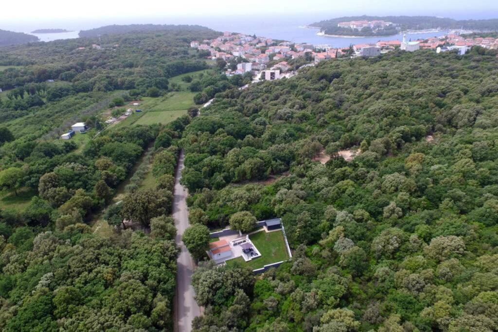 Apartment In Park Forest Soline Near The Sea Pjescana Uvala Exterior foto
