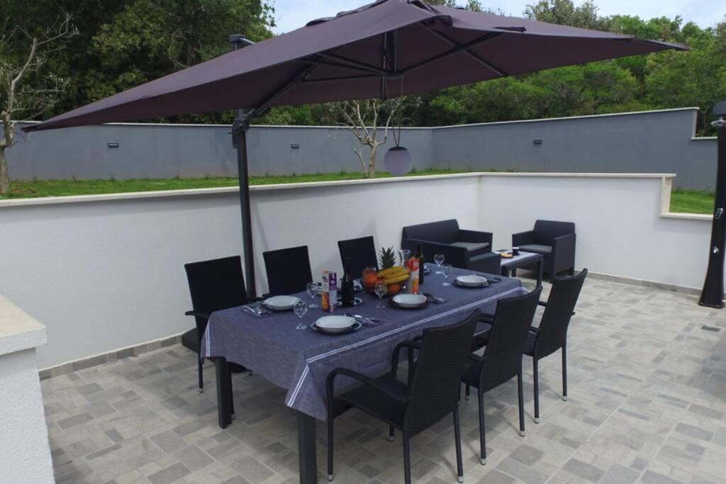 Apartment In Park Forest Soline Near The Sea Pjescana Uvala Exterior foto