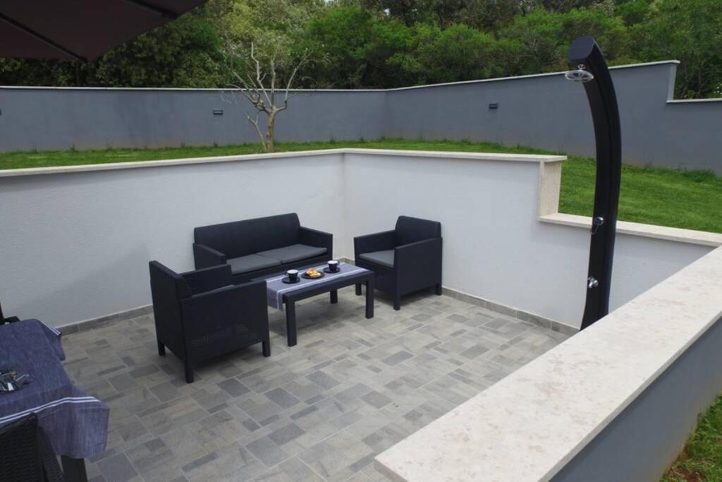 Apartment In Park Forest Soline Near The Sea Pjescana Uvala Exterior foto